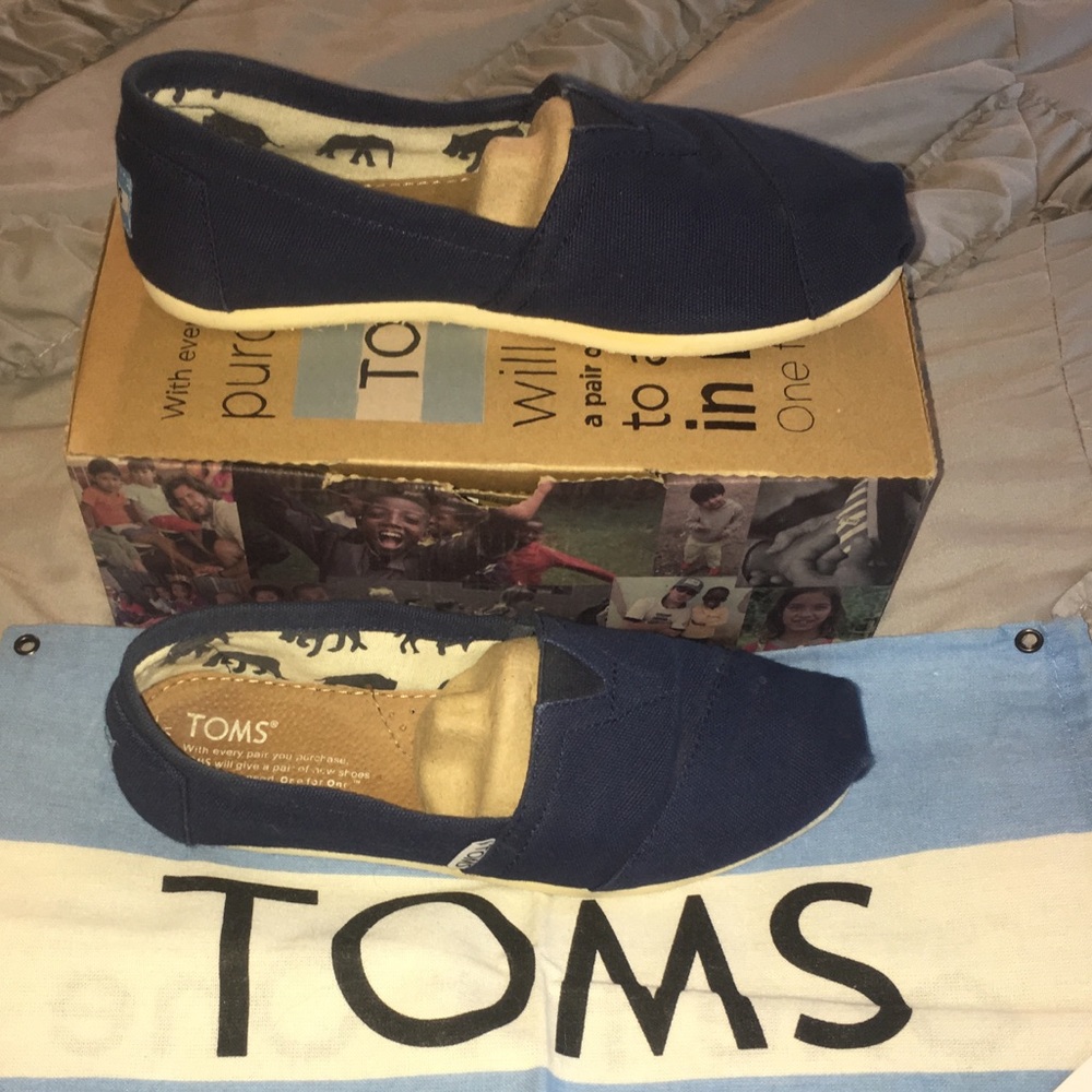 Women’s navy blue Toms